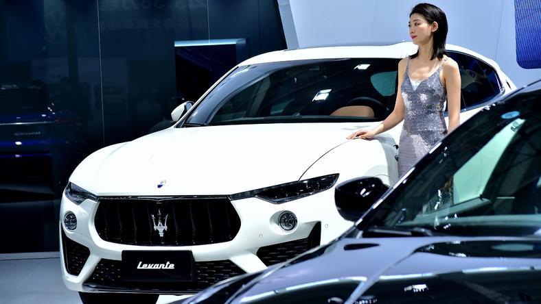 微商“炫富神车”,不值钱了?